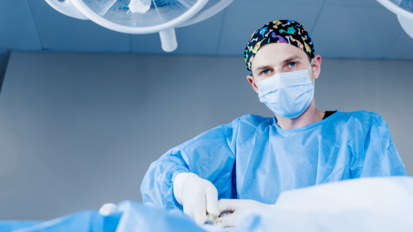 Dr. Haeckel Cabral explica a submentoplastia no tratamento da papada e flacidez cervical.