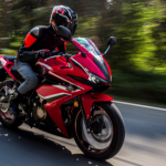 Felipe Schroeder dos Anjos analisa como novas soluções de infraestrutura estão tornando o motociclismo mais sustentável sem comprometer desempenho e segurança.