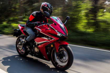 Felipe Schroeder dos Anjos analisa como novas soluções de infraestrutura estão tornando o motociclismo mais sustentável sem comprometer desempenho e segurança.