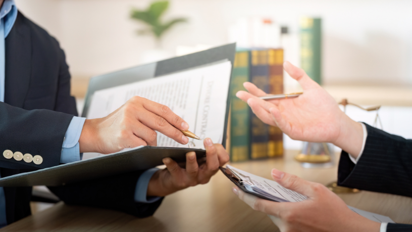 A assessoria jurídica preventiva ajuda empresas a reduzir riscos e evitar passivos legais no ambiente corporativo, explicam Gilmar Stelo e Stelo Advogados Associados.