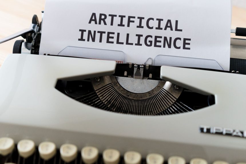 Máquina de escrever com uma folha de papel onde se lê “INTELIGÊNCIA ARTIFICIAL”.